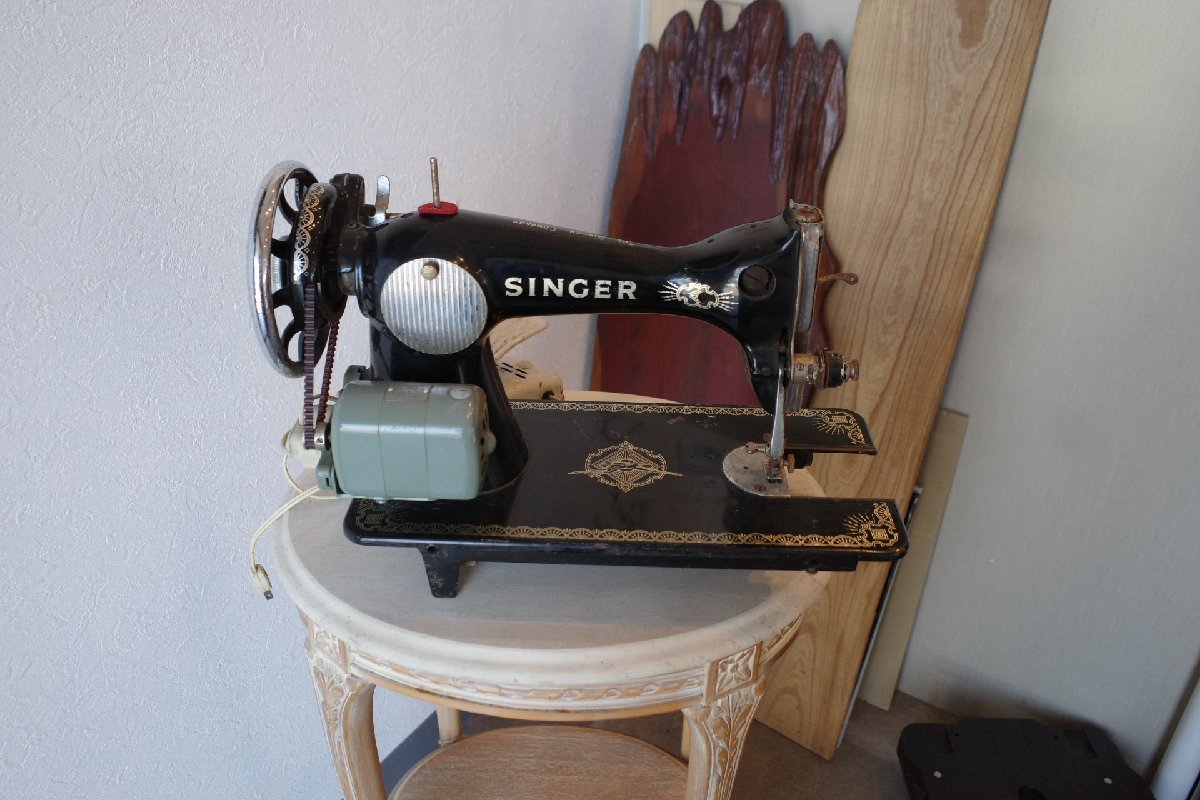 0 singer SINGER pretty sewing machine body machine part [ pedestal is is not attached ] retro car Be Vintage old tool. gplus Hiroshima 2308i