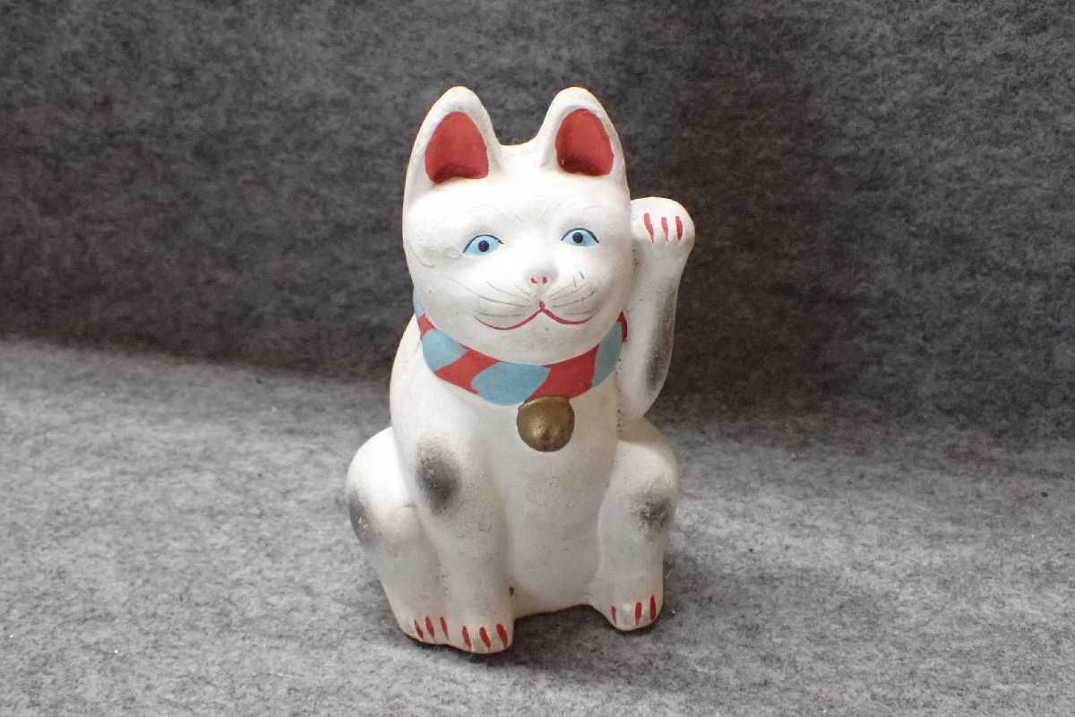 Yahoo!オークション - 0803221 招き猫 土人形 手書き 裏にサイン Yahoo!オークション - 0803221 招き猫 土人形 手書き 裏にサイン