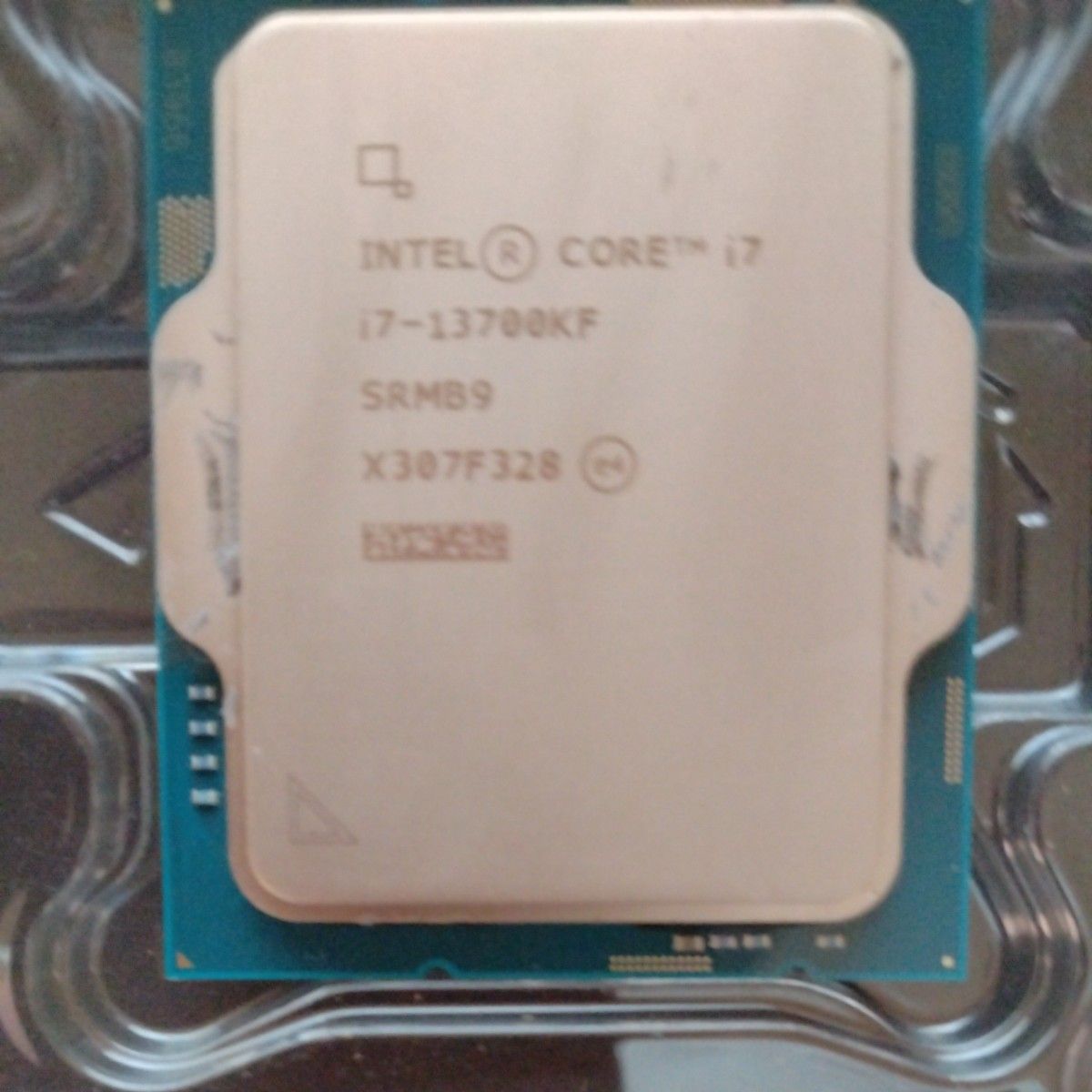 intel Core i7 13700KF 第13世代 LGA1700 国内正規流通品 中古 intel Core i7 13700KF 第13世代 LGA1700 国内正規流通品 中古