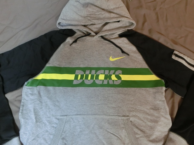 激レア ナイキ【Nike】社製 USカレッジ オレゴン大学ダックス【OREGON DUCKS】スウォッシュ ロゴプリント プルオーバーパーカーUS Sサイズ_画像1