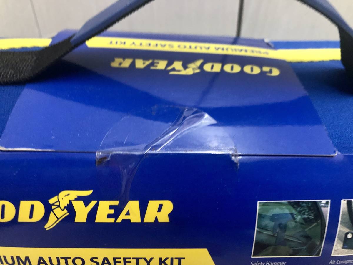 送料無料★ 未開封 GOODYEAR グッドイヤー 車載緊急8点セット セーフティーキット PREMIUM AUTO SAFETY KIT 災害時 避難用 カー用品 緊急時_画像3