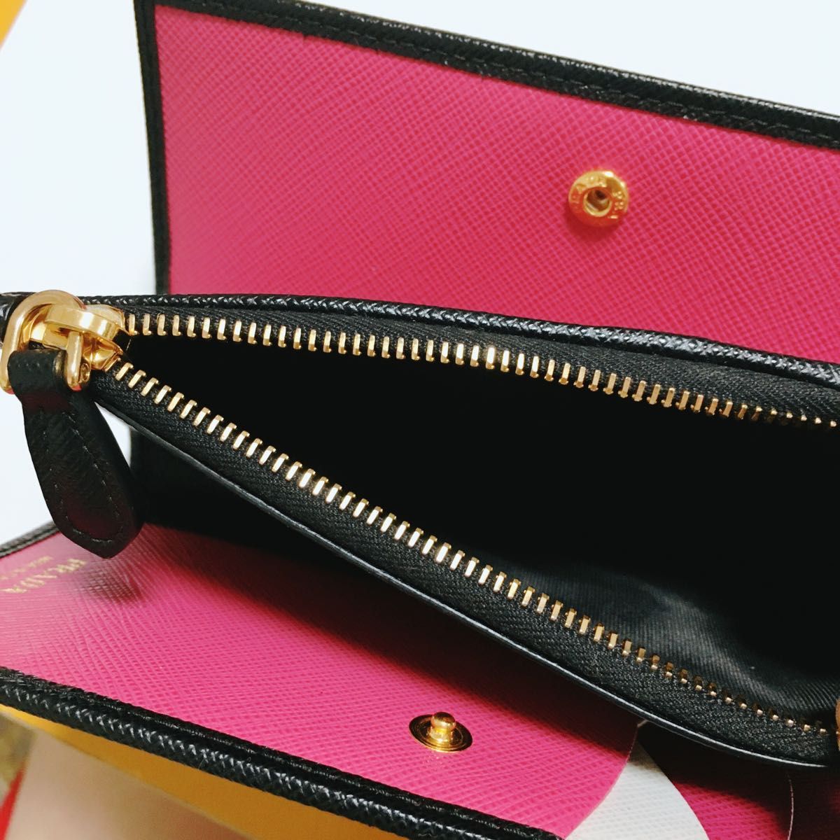 新品同様 PRADA サフィアーノマルチカラー 財布 長財布 プラダ 新品同様 PRADA サフィアーノマルチカラー 財布 長財布 プラダ
