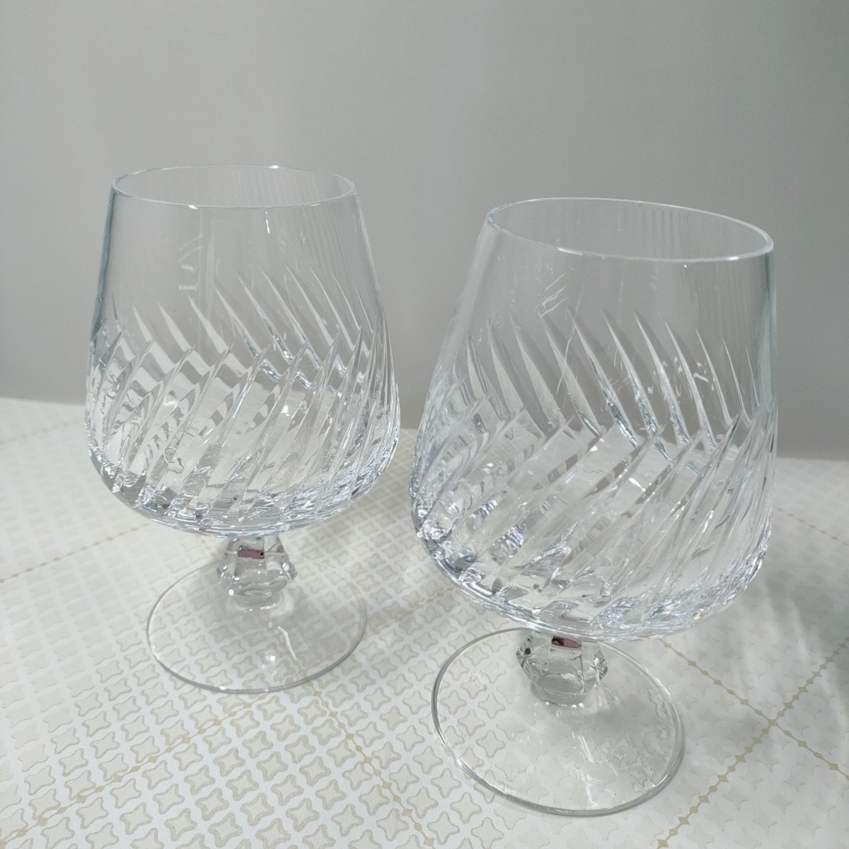 ST5] ワイングラス　２個　セット　ブランデーグラス　カットガラス　硝子　ペア　酒器　酒　ジュース　カクテル　氷　コップ　_画像1