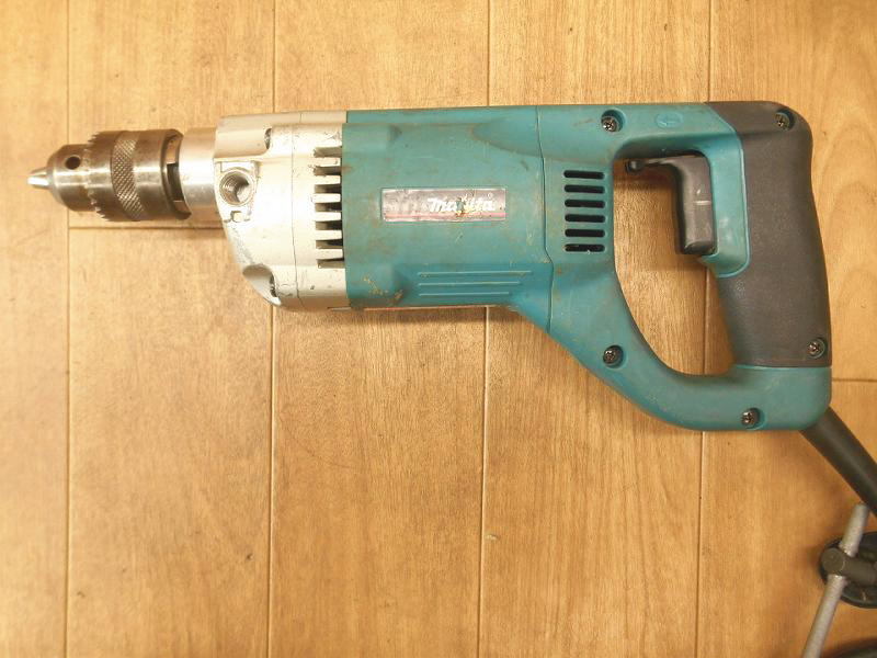 〇 makita マキタ 13mm ドリル 6304LR 低速用電気ドリル 正逆転両用 電動工具 100V 穴あけ電動ドリル 無段変速 No.3015_画像2