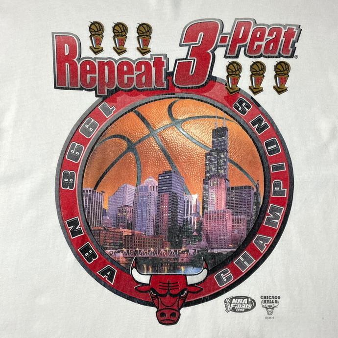 ビッグサイズ 90年代 USA製 NBA CHAMPIONS 1998 REPEAT 3-PEAT シカゴブルズ チームロゴ プリントTシャツ メンズ3XL相当