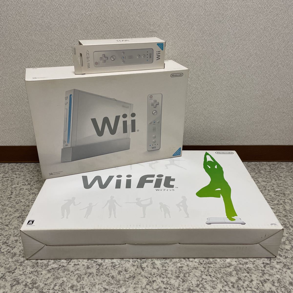 【未開封・未使用】ニンテンドー Wii本体 ＆Wii fit ソフト・バランスWiiボードセット ＆ Wii リモコンの3点セット 任天堂 Nintendo