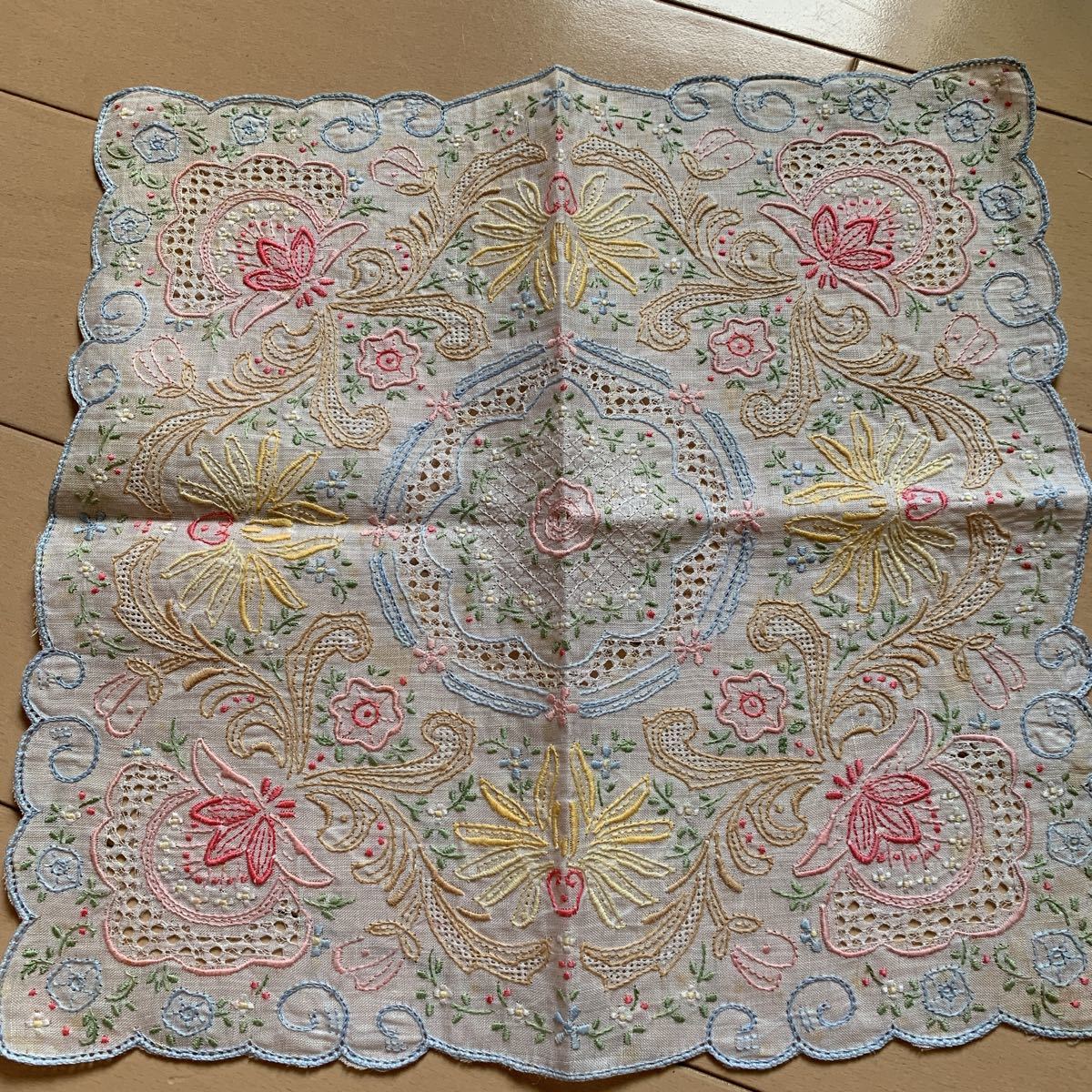 汕頭 スワトウ ハンカチ カラー刺繍 ワケあり未使用|PayPayフリマ