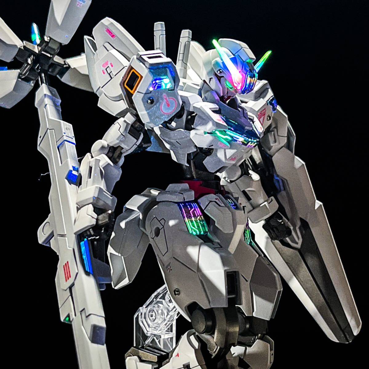 HG ガンダムキャリバーン 塗装 完成品 蛍光発光 ガンプラ 水星の HG ガンダムキャリバーン 塗装 完成品 蛍光発光 ガンプラ 水星の