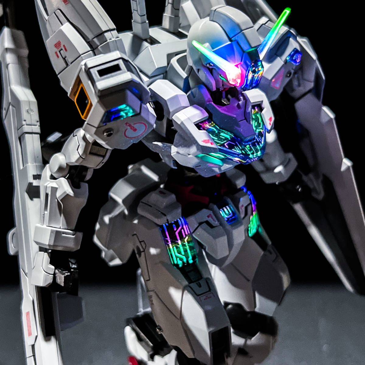 HG ガンダムキャリバーン 塗装 完成品 蛍光発光 ガンプラ 水星の魔女