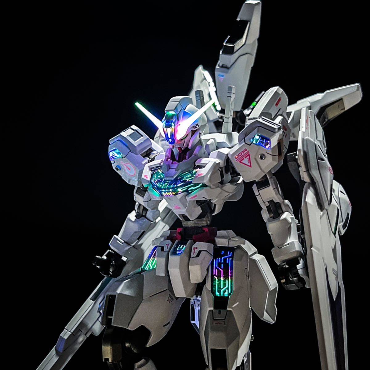 HG ガンダムキャリバーン 塗装 完成品 蛍光発光 ガンプラ 水星の魔女