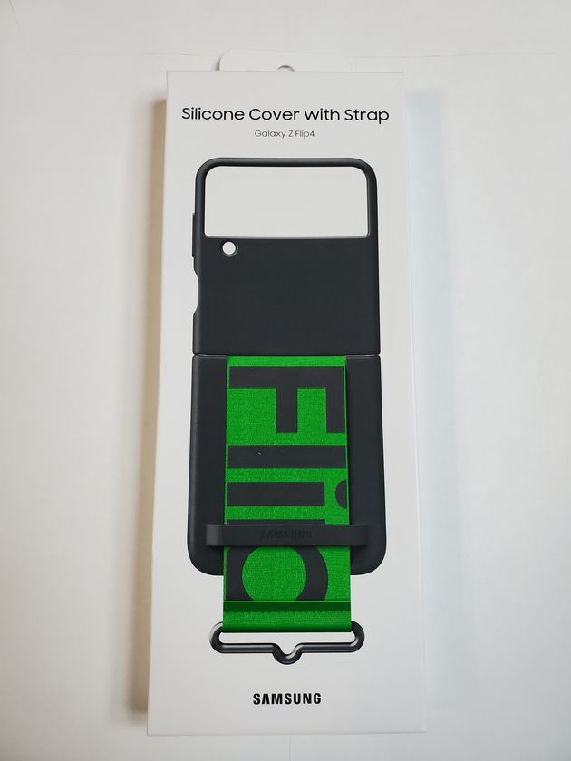 ◆Galaxy Z Flip4 Silicone Cover with Strap/ブラック [by Smasung純正 並行輸入品] EF-GF721TBEG_画像5