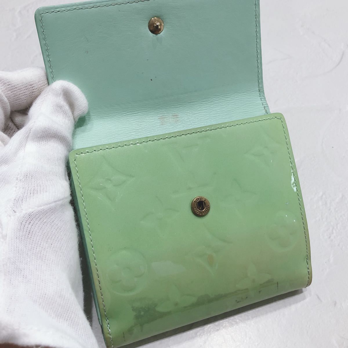 LOUIS VUITTON ルイヴィトン ヴェルニ モノグラム 折り財布 二 LOUIS VUITTON ルイヴィトン ヴェルニ モノグラム 折り財布 二