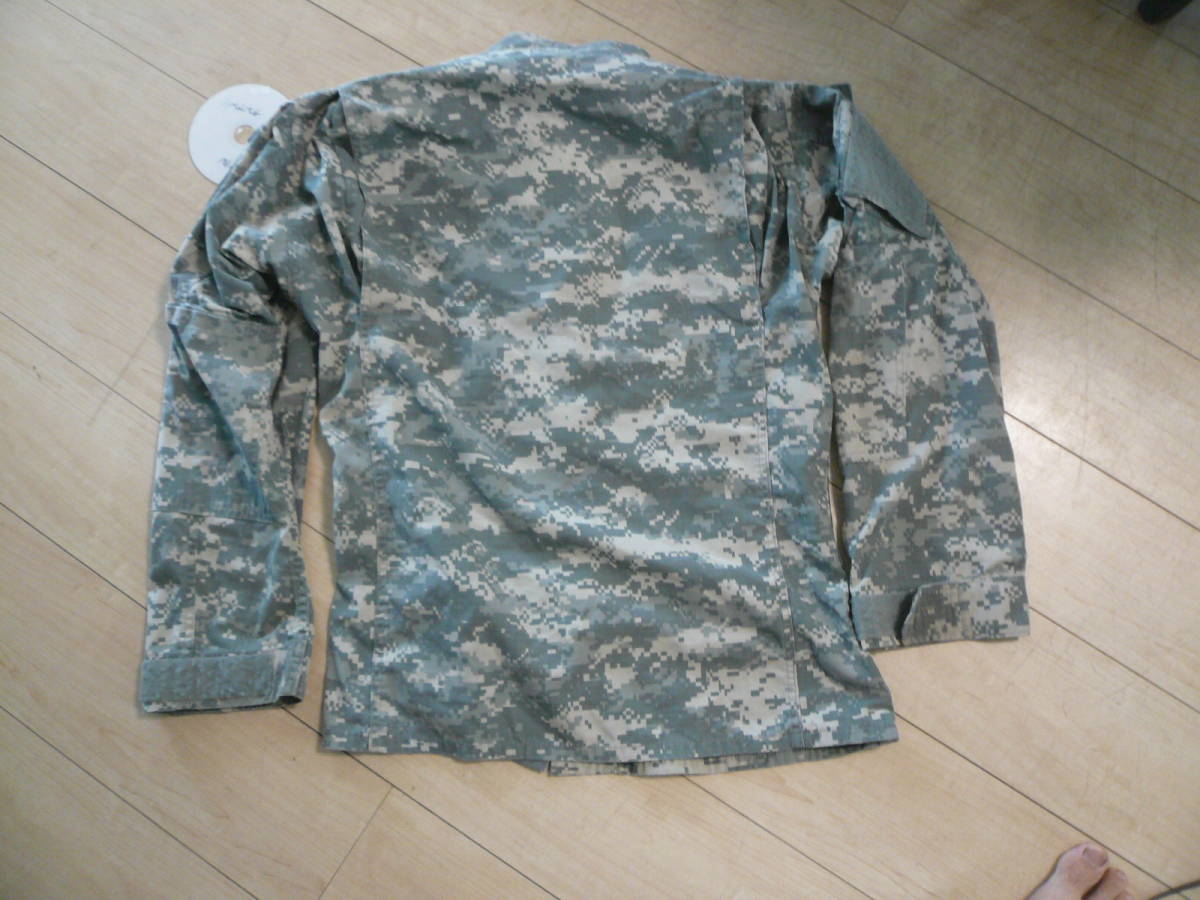 即決有 アメリカ米軍 ACU Combat デジタル迷彩 コンバットジャケット 上着 S/L 戦闘服 BDU COMBAT JACKET カモ迷彩 送料520円～_画像2