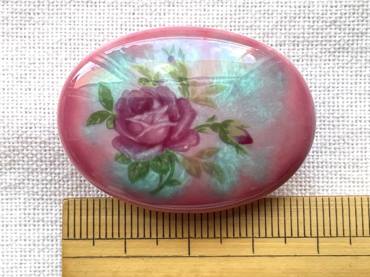 NO 810 帯留め 九谷焼 花模様 薔薇 陶器 リメイク品(帯留 帯飾り 和装小物)ハンドメイド品｜PayPayフリマ