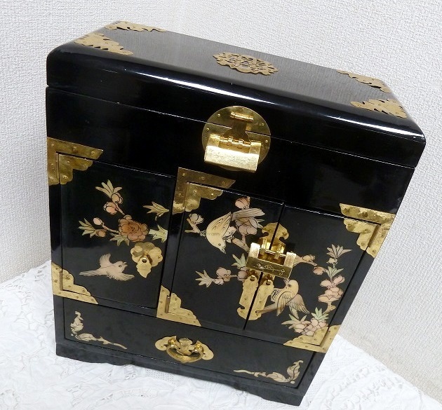 (*BM) old house delivery goods lacquer ware / mother-of-pearl ② flowers and birds gem box / jewelry case skill China man da Lynn retro desk case box key south capital pills key attaching 