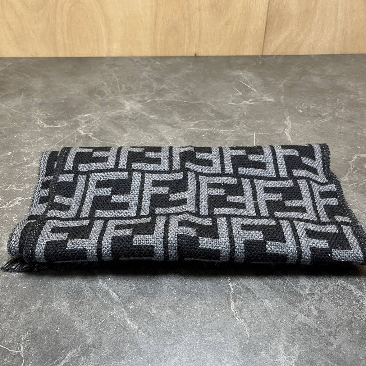 ☆美品 FENDI フェンディ マフラー FFロゴ ズッカ柄 100%ウール(中古品