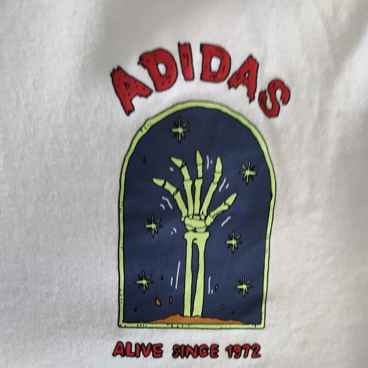 アディダス半袖TシャツM　ホワイト　バッジオリジナルスadidas Badge Originals限定品　アメコミワッペンプリント