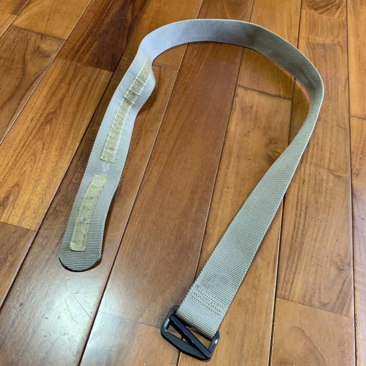 沖縄 米軍放出品 BDU BELT ベルト ベルクロ ミリタリー アウトドア 登山 作業用 オシャレ コヨーテ 108cm (管理番号N240)_画像1