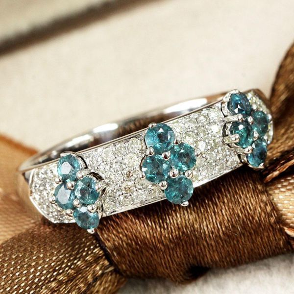 特別送料無料!】 ダイヤモンド アレキサンドライト 0.65ct 【鑑別書付