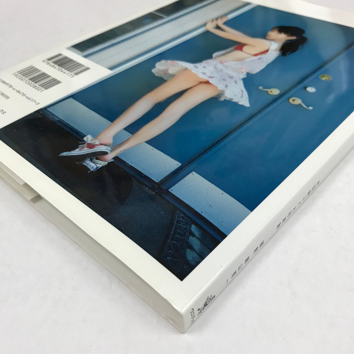 NC/L/本仮屋ユイカ写真集「AIR」/撮影:舞山秀一/ワニブックス/2012年4