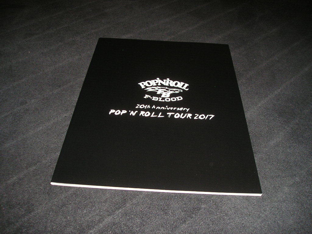 F-BLOOD 20th Anniversary POP ‘N' ROLL TOUR 2017　パンフレット　藤井フミヤ　藤井尚之　パンフ　チェッカーズ_画像1