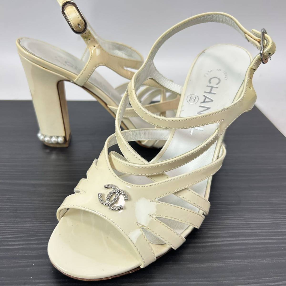 a270 CHANEL シャネル ココマーク パール エナメル サンダル パテント