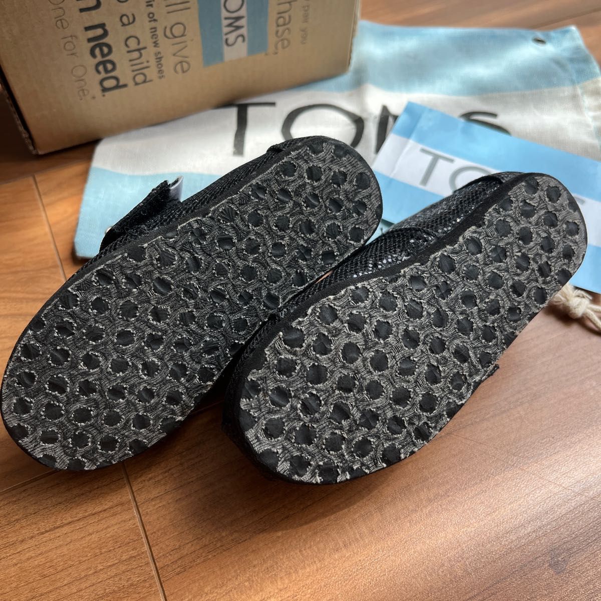 TOMS トムス　スリッポン　グリッター　ブラック