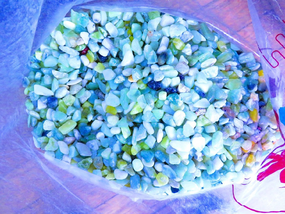 希少☆超綺麗見惚れるほど美しい!!!純天然糸魚川翡翠さざれ石2kg