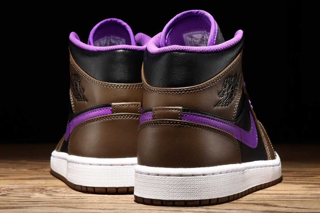 新品 26.5 NIKE AIR JORDAN 1 MID ナイキ エア ジョーダン 黒 紫 新品 26.5 NIKE AIR JORDAN 1 MID ナイキ エア ジョーダン 黒 紫