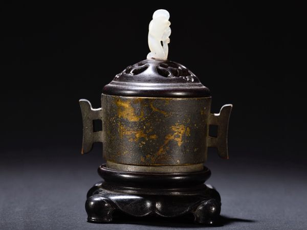 新着 世古之寶 古びた蔵『明 古銅彫 中国古玩 古美術 古賞物 擺件 置物