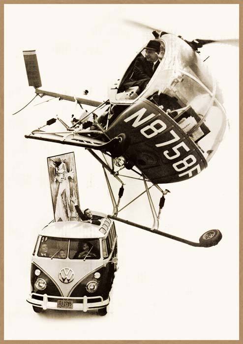 ワーゲンバス と ヘリコプター レトロミニポスター B5サイズ ◆ VW 複製広告 タイプ2 モノクロ USAD5-196_画像1