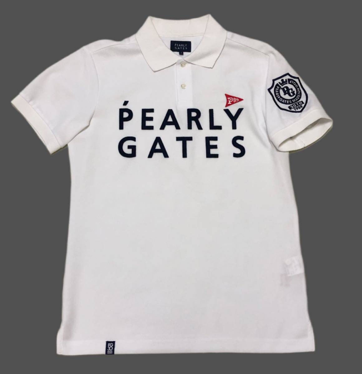 8226《PEARLY GATES パーリーゲイツ》30周年記念 ロゴ エンブレム刺繍 ビッグロゴワッペン 半袖 ポロシャツ ホワイト 4