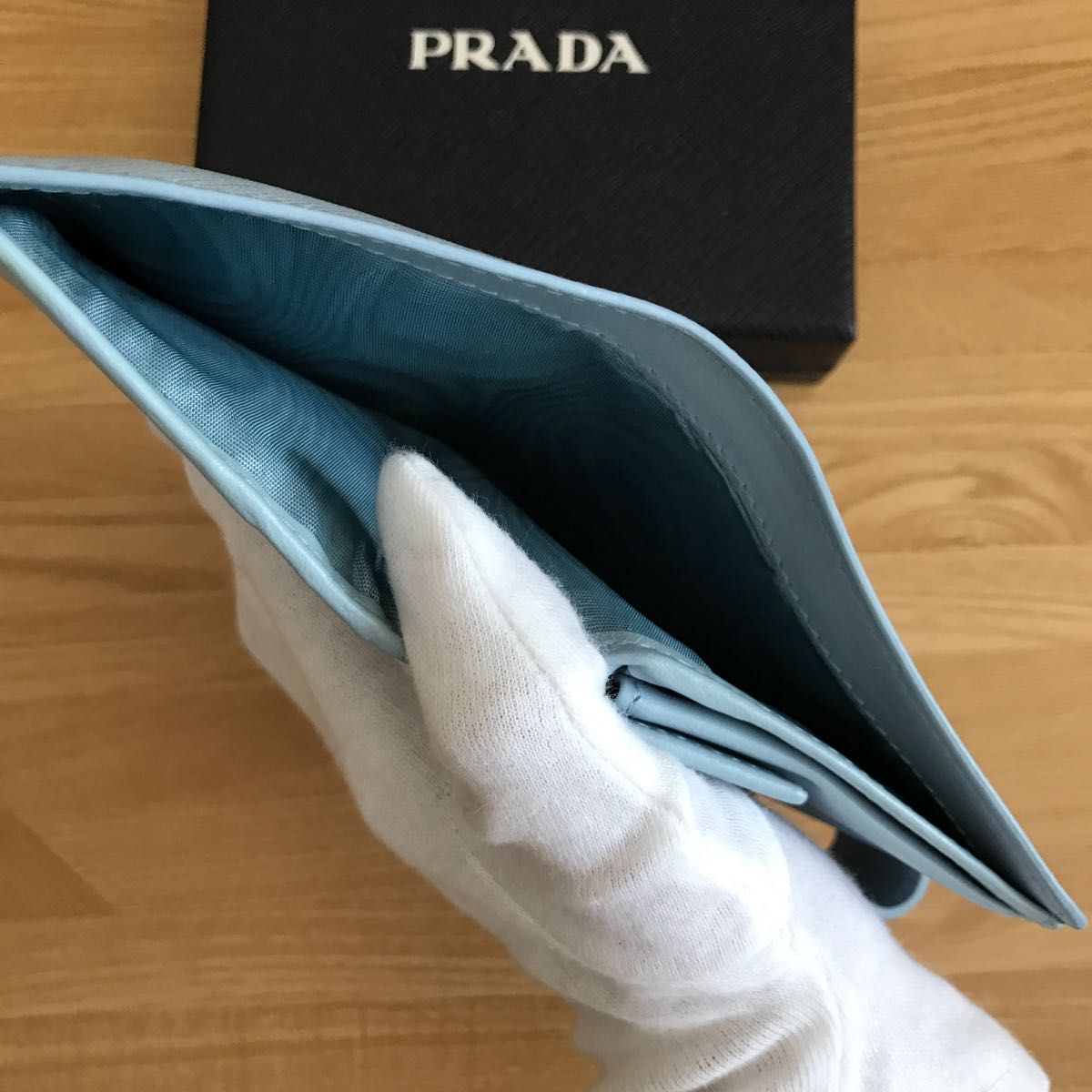 新作 96800円 現行品 PRADA プラダ ミニ財布 二つ折財布 水色