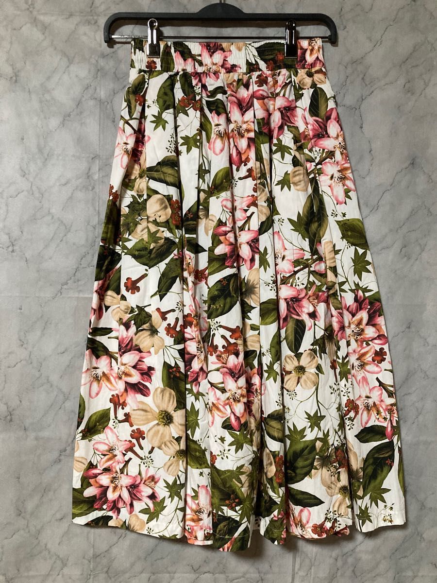 美品　ZARA ボタニカル　フラワー　フレアスカート 花柄 ロングスカート