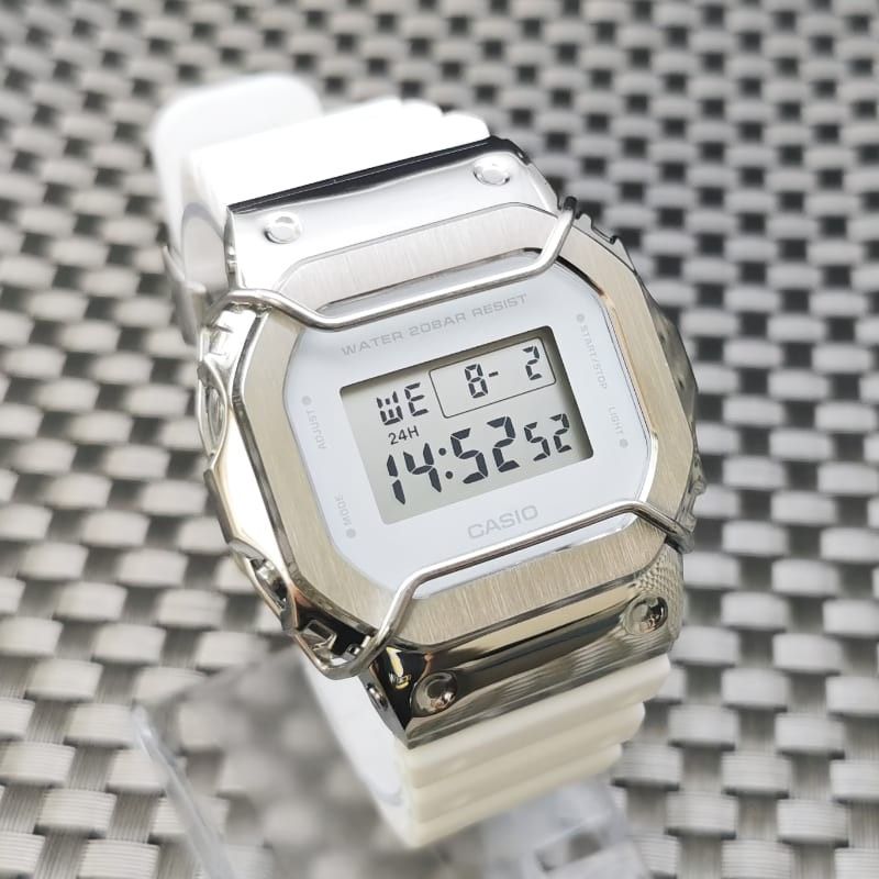 G-SHOCK DW-5600 メタルベゼルカスタム [ショックバンパー + メタル遊