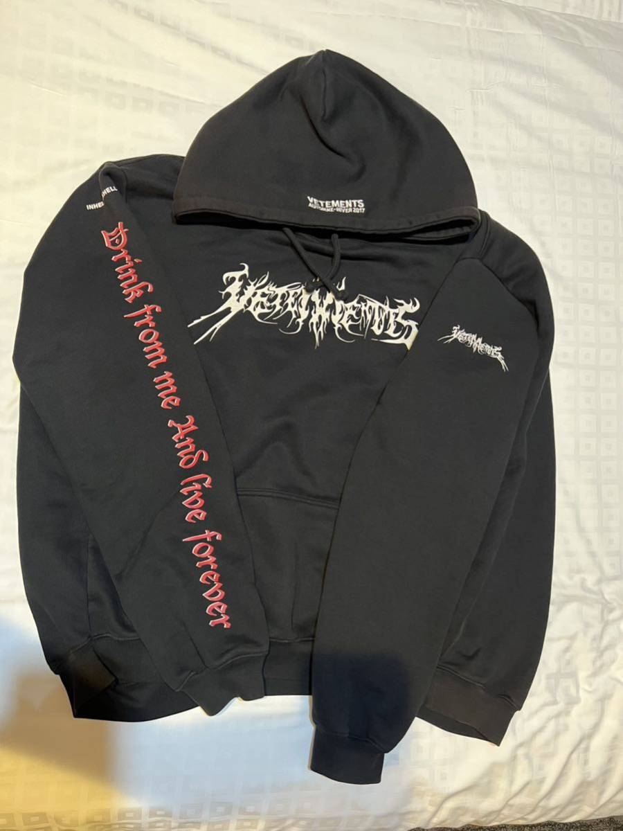 サイズM ヴェトモン VETEMENTS 【17AW】【TOTAL FUCKING DARKNESS  MH17TP17】トータルファッキンダークネスプルオーバーパーカー TFD