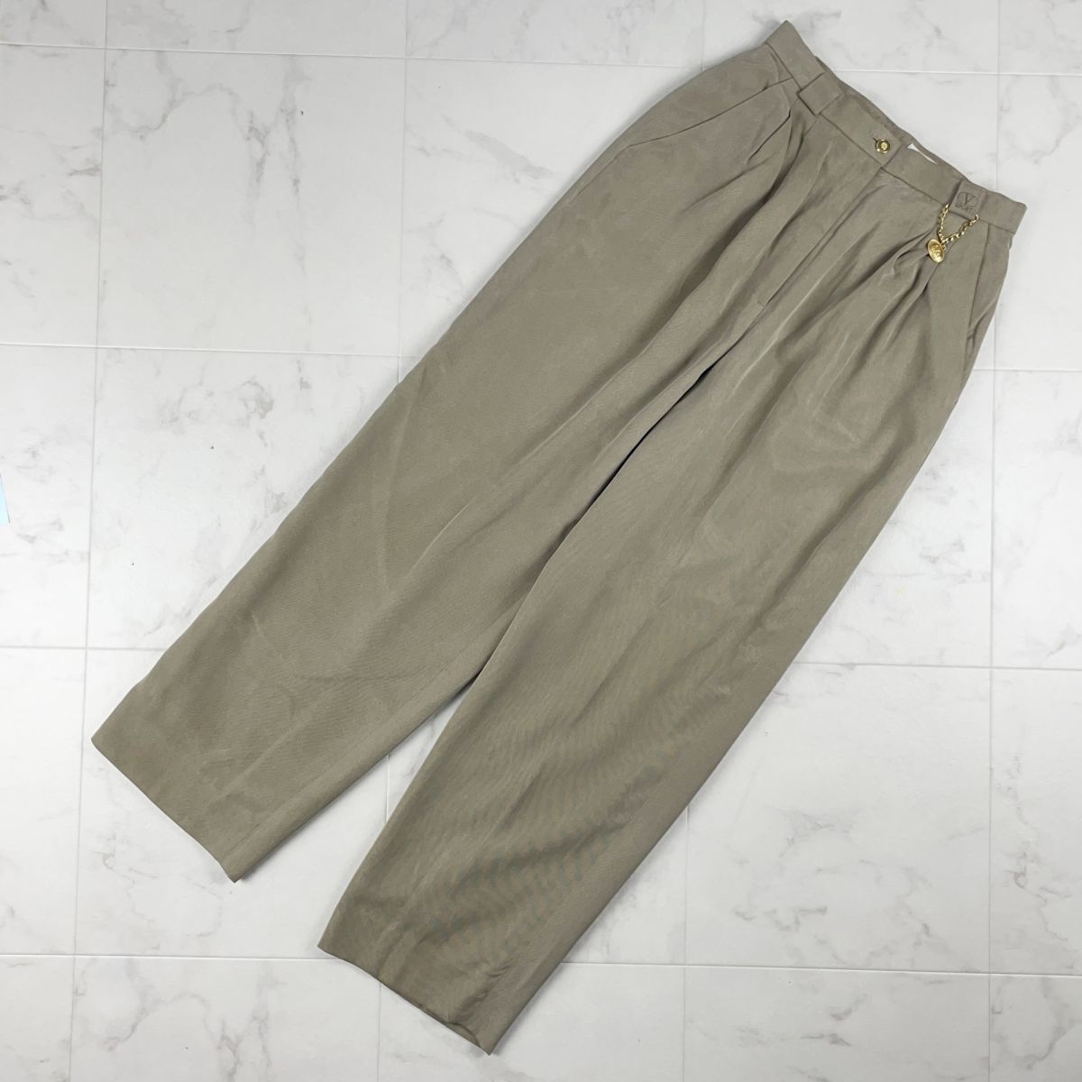 【オンラインショップ】 美品 VALENTINO サイズ38*FC747 ベージュ レディース ボトムス センタープレステーパードパンツ ガラヴァーニ ヴァレンティノ GARAVANI 女性用 【オンラインショップ】 美品 VALENTINO サイズ38*FC747 ベージュ レディース ボトムス センタープレステーパードパンツ ガラヴァーニ ヴァレンティノ GARAVANI 女性用