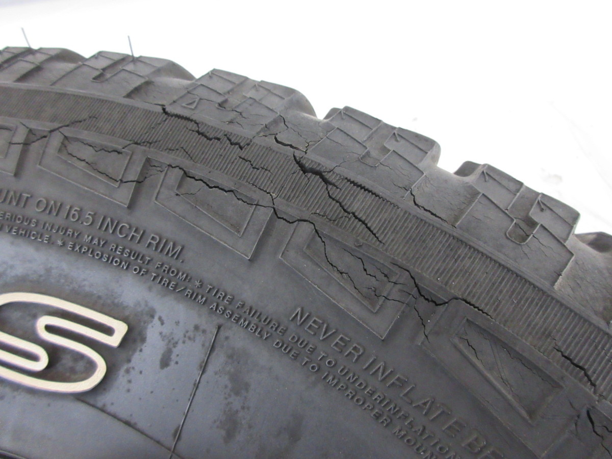 ■中古タイヤ■　255/70R16 109S YOKOHAMA GEOLANDER A/T-S 三菱 チャレンジャー等 夏タイヤ ホワイトレター ジャンク品　送料無料　S251_ショルダー割れあり