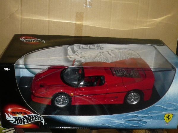 優れた品質 1/18 HotHweels 赤 F５0 FERRARI 乗用車 - kardiologos