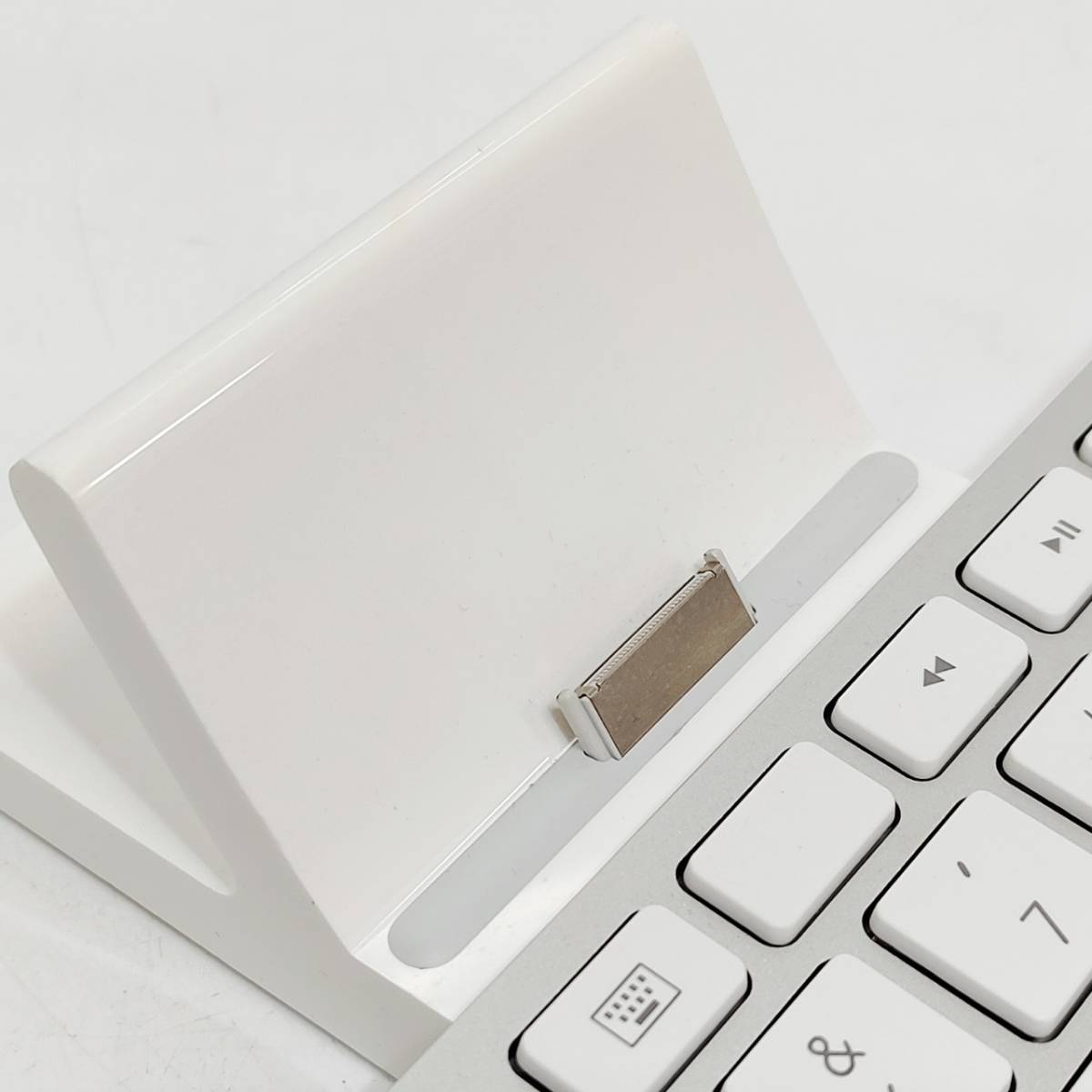 ●アップル A1359 キーボードドック Apple Keyboard Dock iMac用 ドックコネクタ付き 英語配列 PCアクセサリー M1160_画像4
