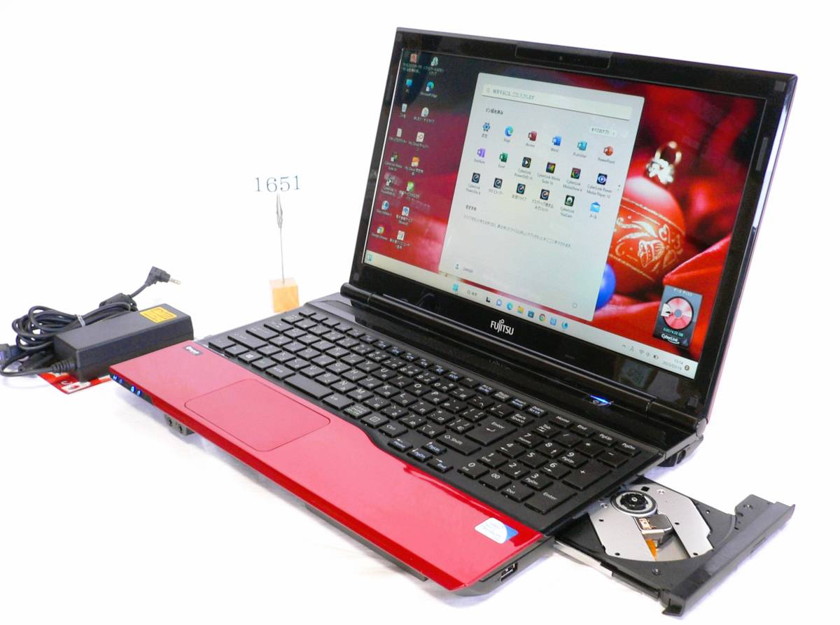 上品な LIFEBOOK 富士通 (1366x768) 極美品【SSD250GB・MEM4GB