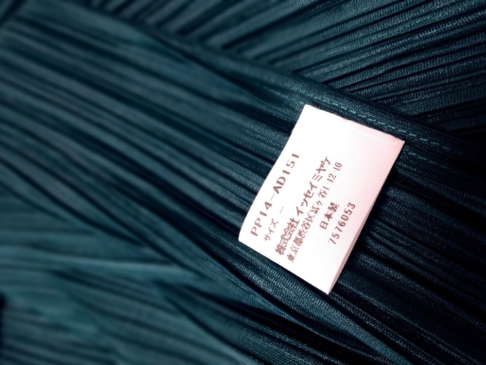 新品タグ付 ISSEY MIYAKE PLEATS PLEASE SCARF イッセイミヤケ 新品タグ付 ISSEY MIYAKE PLEATS PLEASE SCARF イッセイミヤケ