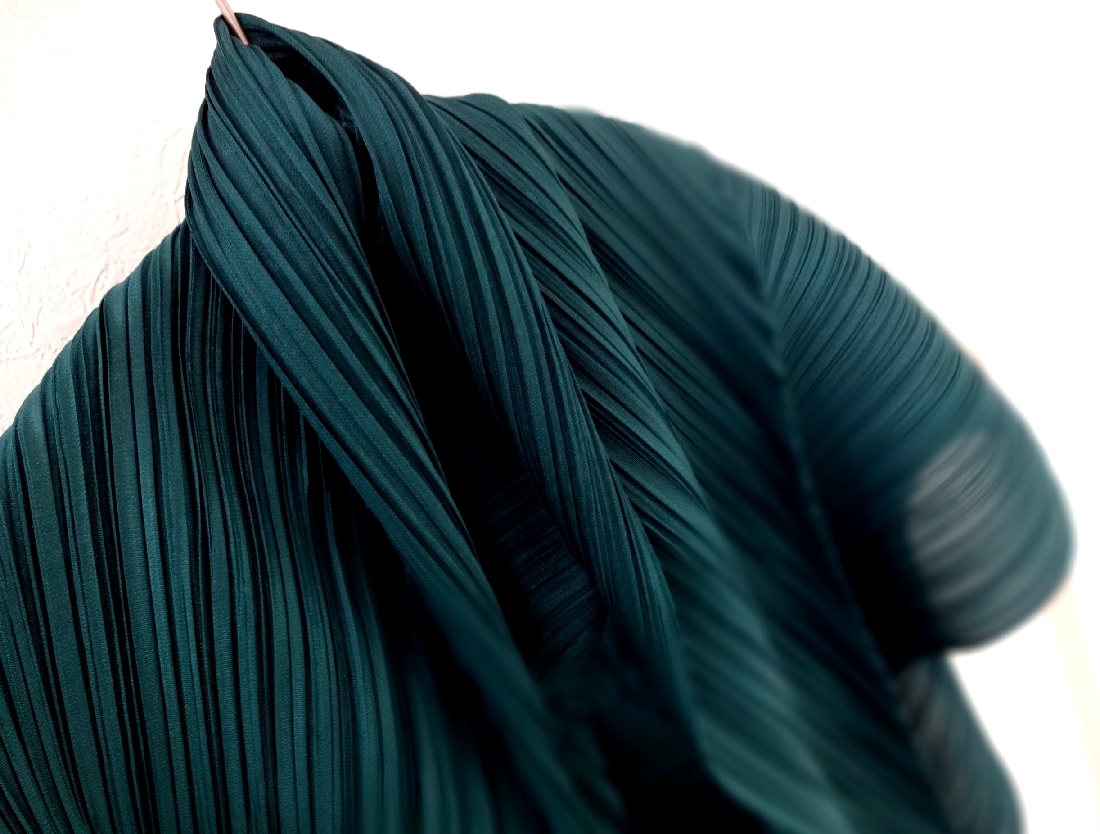 新品タグ付 ISSEY MIYAKE PLEATS PLEASE SCARF イッセイミヤケ 新品タグ付 ISSEY MIYAKE PLEATS PLEASE SCARF イッセイミヤケ