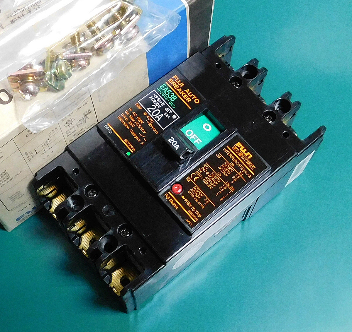 富士電機EA53B BB3BEB-020 オートブレーカ(AC220V/20A/3P) [管理:KQ640