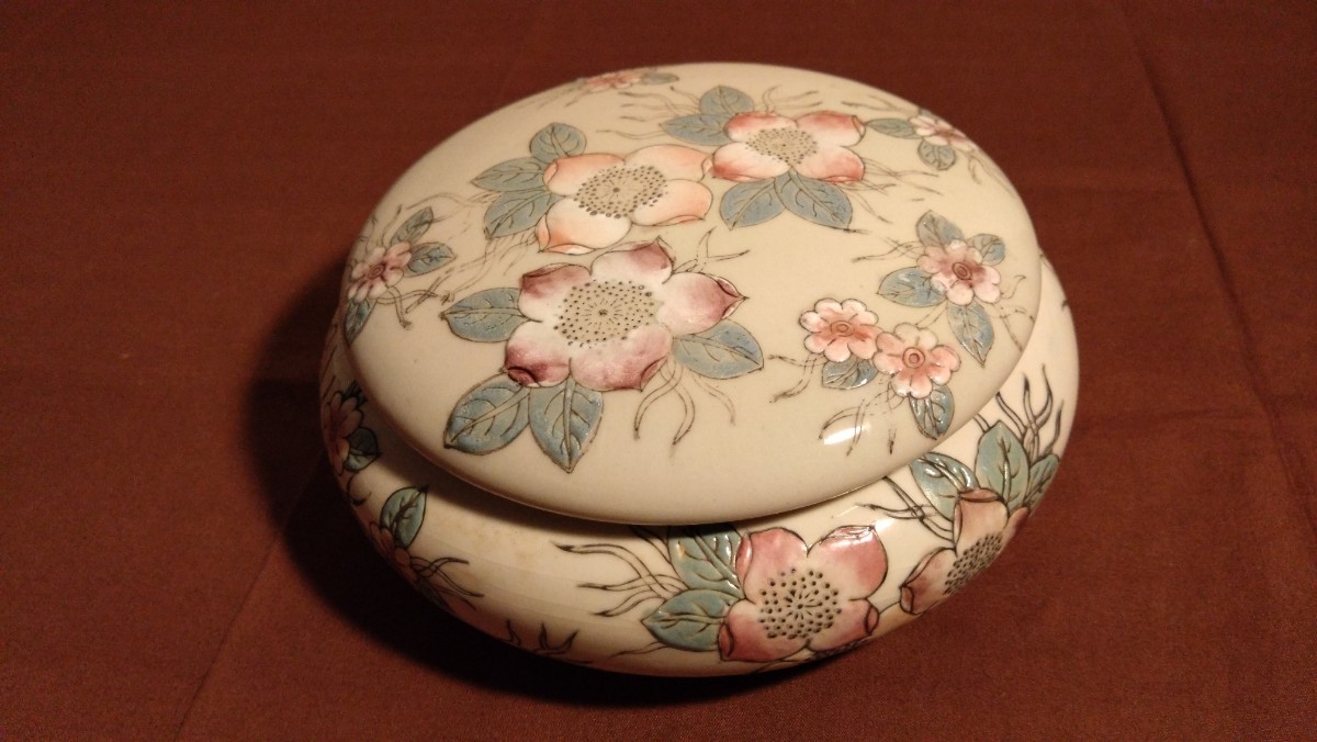 粉彩　中国美術　蓋物　菓子鉢　古玩　唐物　アンティーク陶器　蔵出し　１客