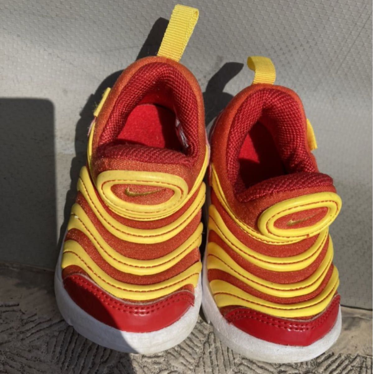ナイキ　スニーカー ダイナモフリー　11cmシューズ　子供靴　赤黄色