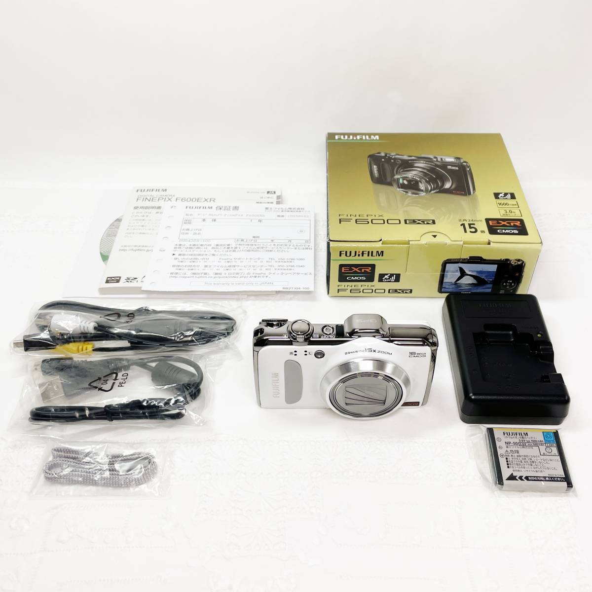 【新品同様】FUJIFILM デジタルカメラ FinePix F600EXR【ホワイト