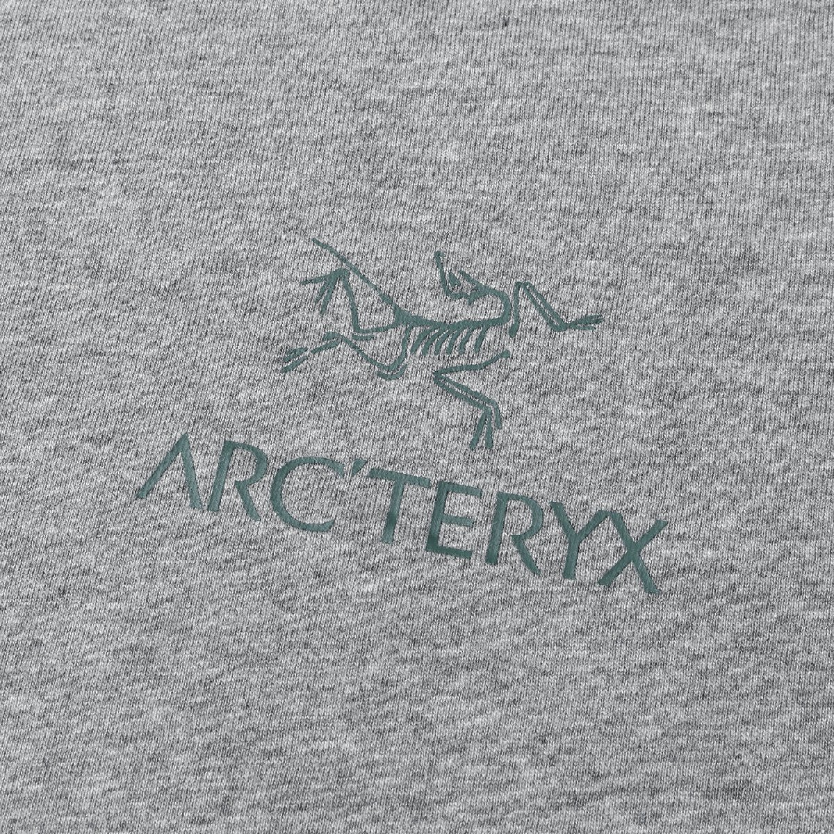 新品 ARC TERYX アークテリクス Tシャツ サイズ:S 21SS エンブレム ロゴ プリント 半袖 Emblem T Shirt SS 24026 グレー トップス_画像4