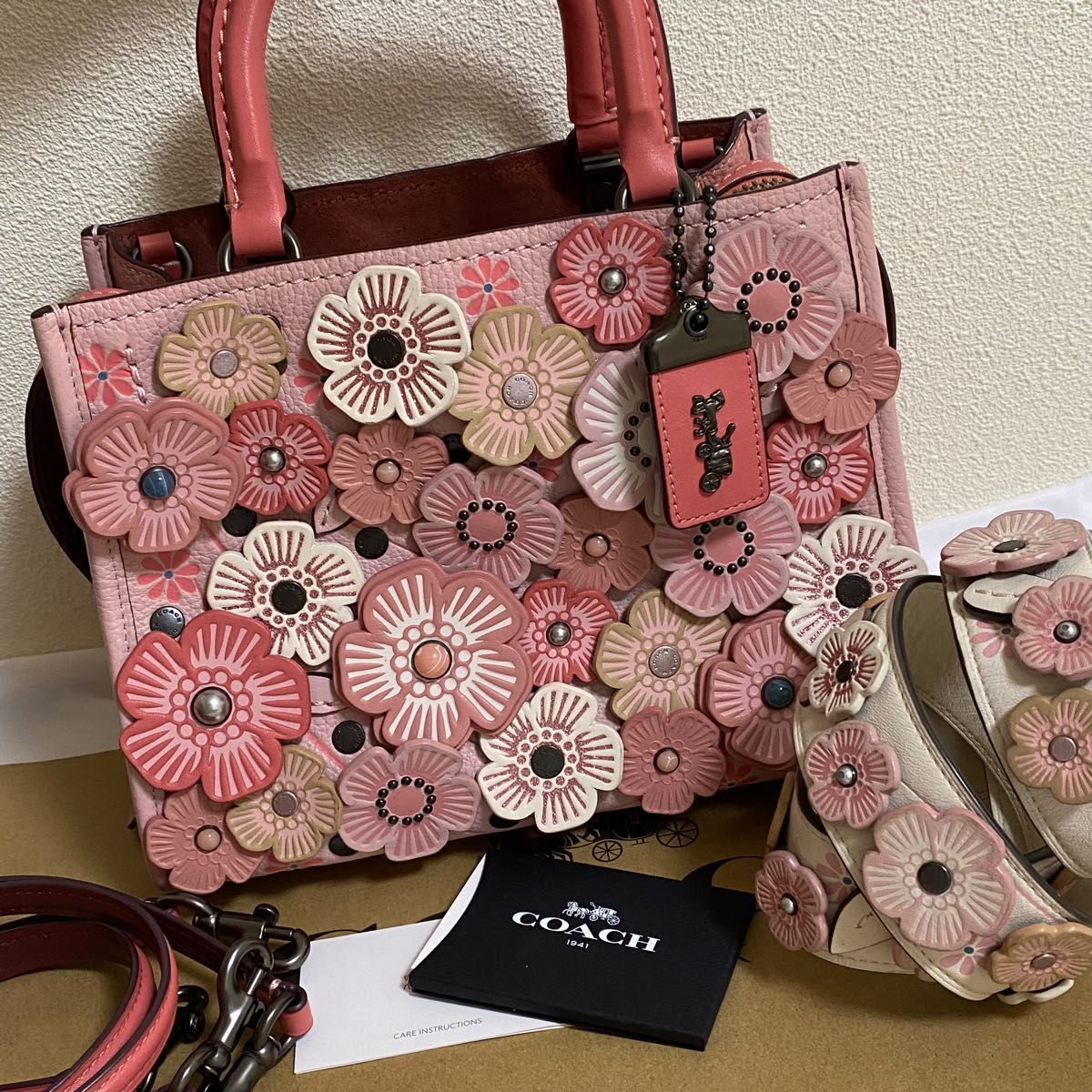 極美品】coach ティーローズ ローグ25 ピンク 桜 ショルダーバッグ