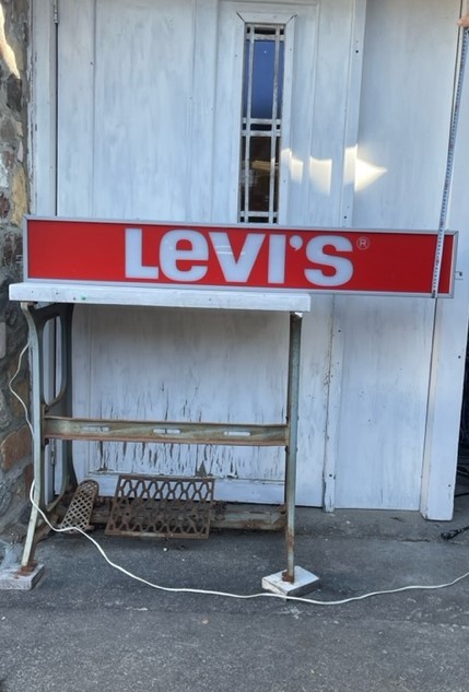 Levi's リーバイス 看板 店舗用 リーバイス 中古品 年代物 希少 Levi's リーバイス 看板 店舗用 リーバイス 中古品 年代物 希少